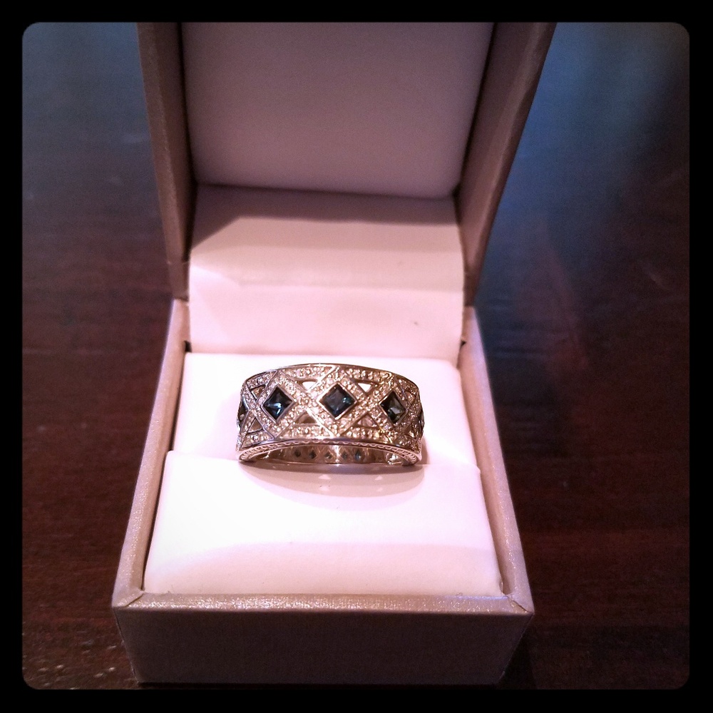 10K White Gold 0.25 CTW Diamond and Sapphire Band